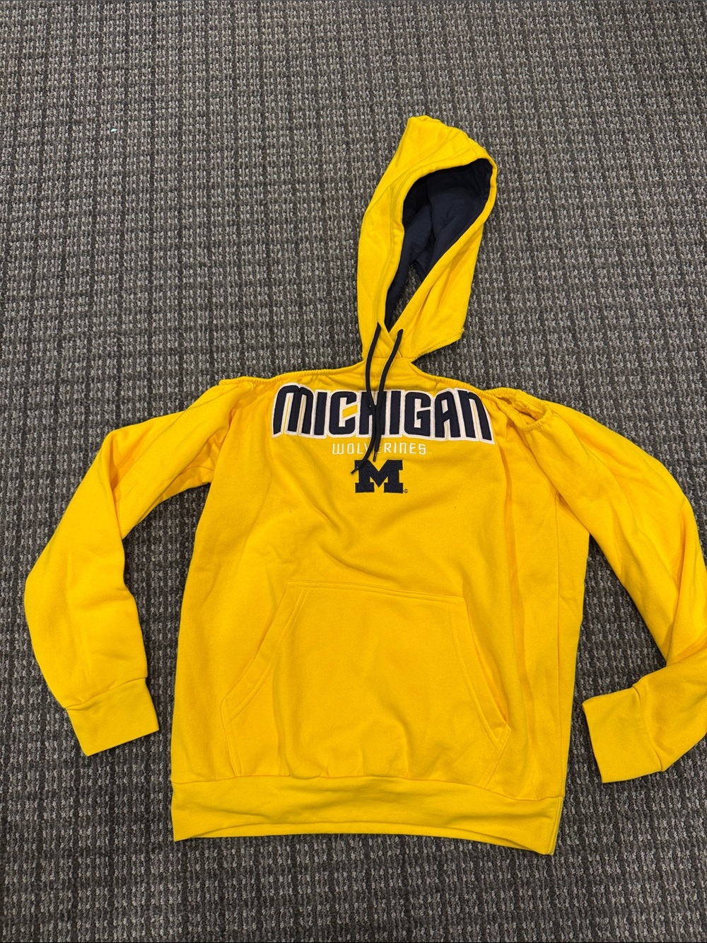 Univ. of Michigan Yellow off the shoulder cut out Hoodie Sweatshirt. Size med